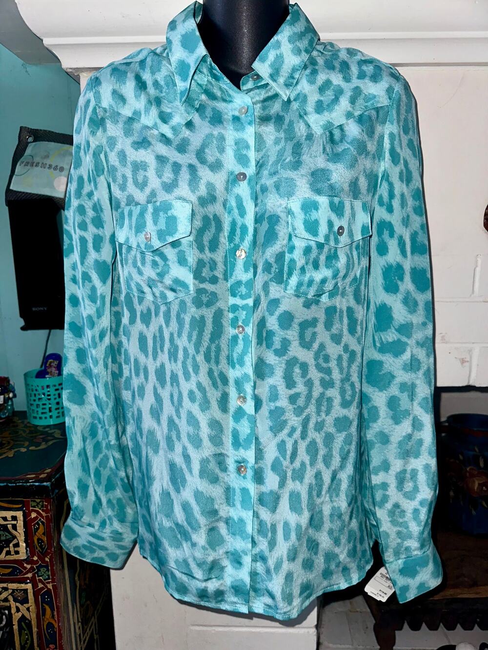NWT $168 NEIMAN MARCUS 100% SILK TURQUOISE LEOPARD ANIMAL PRINT BLOUSE XS